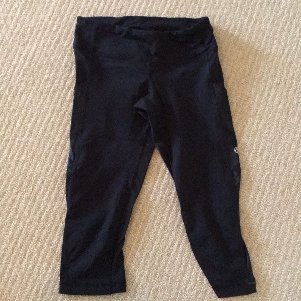 Black Lululemon size 4 crop leggings